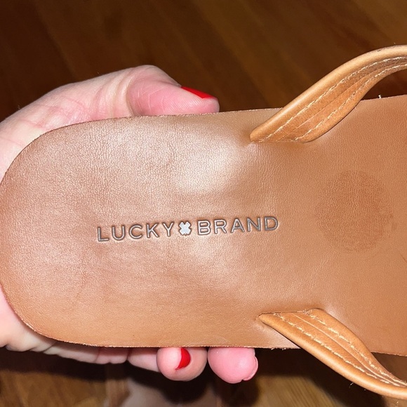 Lucky Brand tan leather flip flops size 7M - Picture 8 of 8